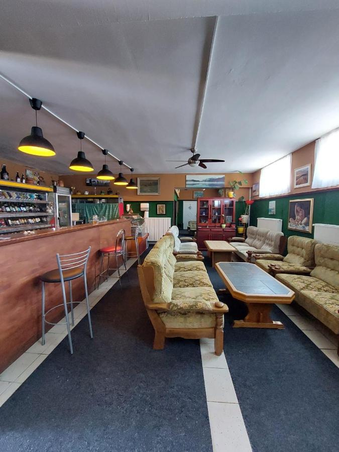 Hostel Suzzzy Novska Exteriör bild