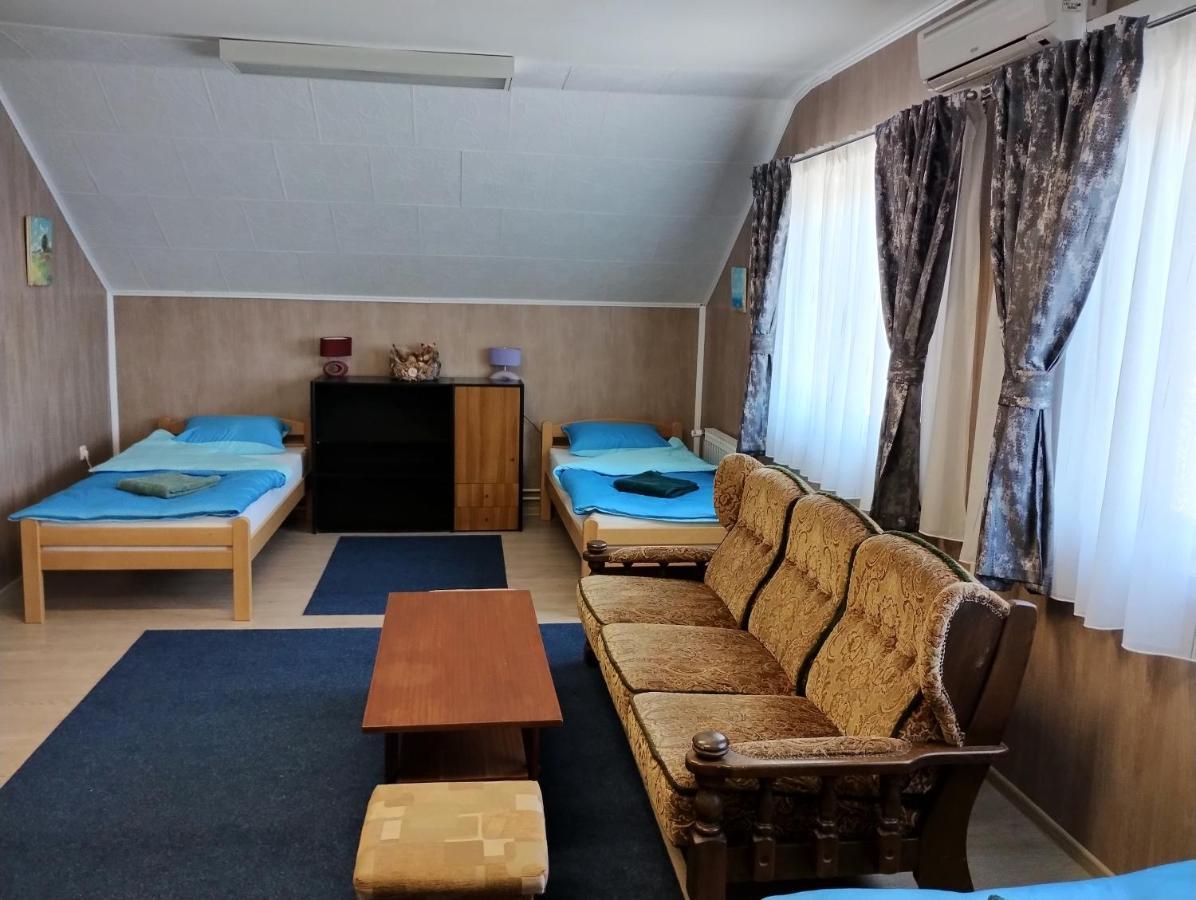 Hostel Suzzzy Novska Exteriör bild