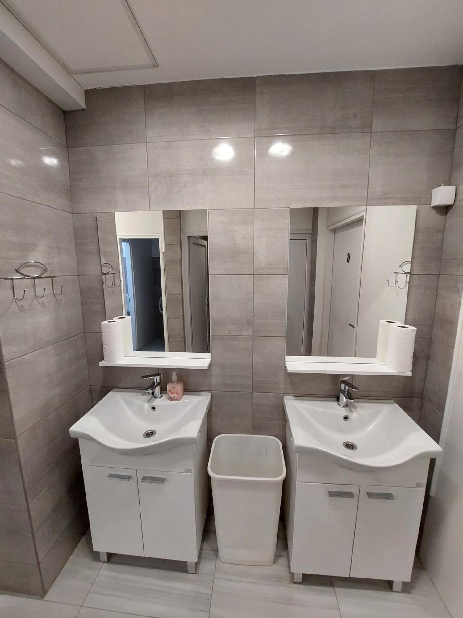 Hostel Suzzzy Novska Exteriör bild