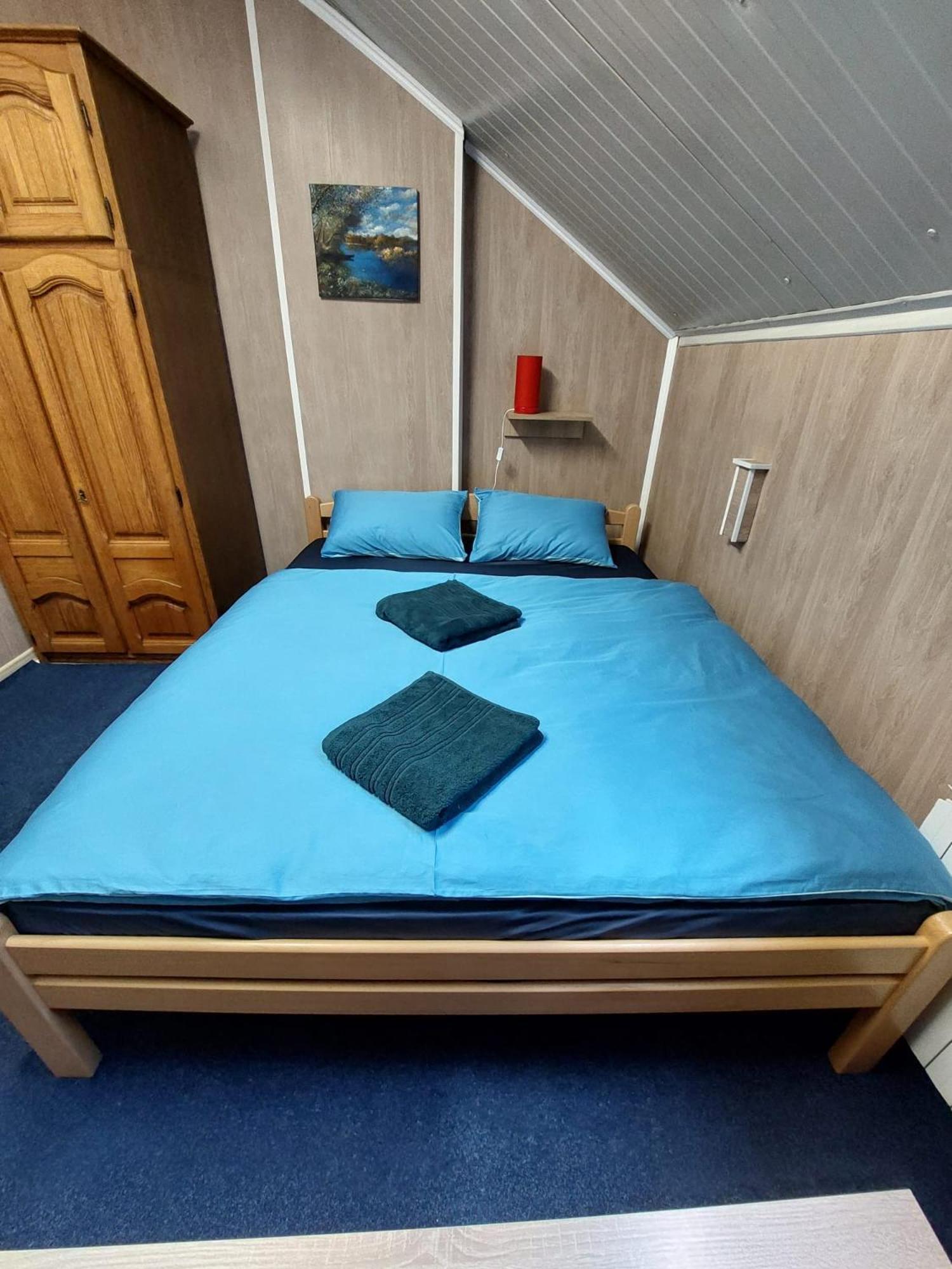 Hostel Suzzzy Novska Exteriör bild